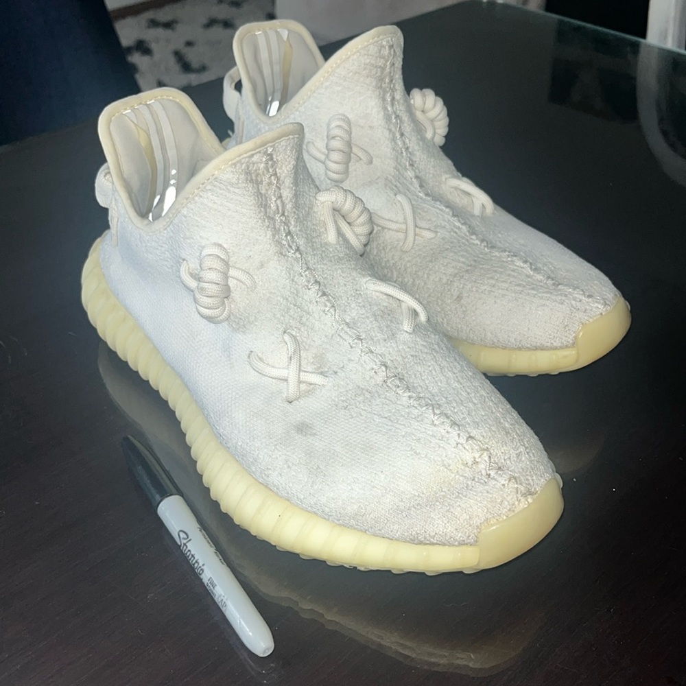 Yeezy 350 V2’s “Cream White” 9.5 Men’s